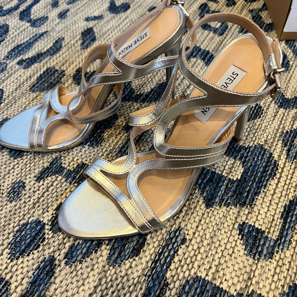 Steve Madden Silver Elegant Heels